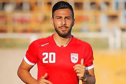 Amir Nasr-Azadani fue condenado a la horca por el régimen Islam (@FIFPRO)