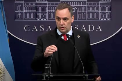 El vocero presidencial anunció la eliminación del asueto por el Día del Trabajador del Estado