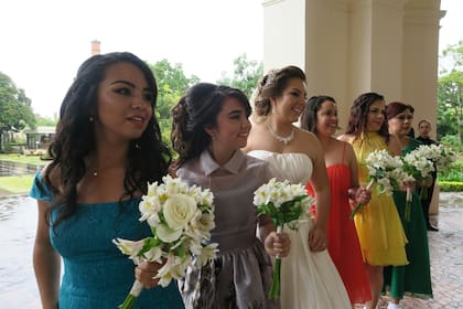En Carolina del Norte se ubica Lydia’s Prom Closet, un proyecto comunitario que ofrece ropa formal de manera gratuita (Foto: Unsplash)