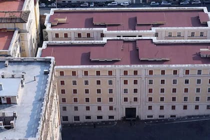 La Casa de Santa Marta fue el hogar del papa Francisco durante su pontificado. El edificio volvió a ser protagonista como residencia delos cardenales del cónclave que eligió a Luis XIV.