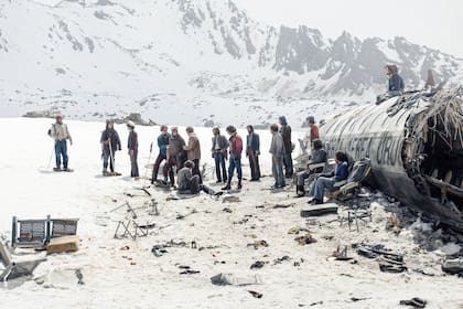 La sociedad de la nieve ya está disponible en Netflix; la película está basada en el libro homónimo de Pablo Vierci, que se publicó en el 2009