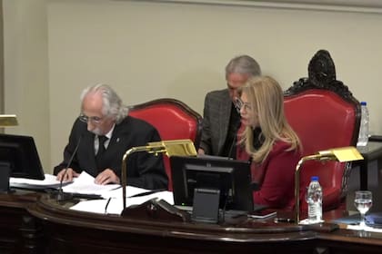 Verónica Magario preside la sesión en el Senado Bonaerense